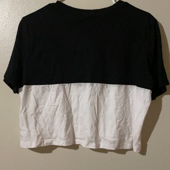 💥 NWT Custom crop top - Picture 3 of 3